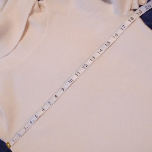 💙🌺Women's White/Cream Sweater - Picture 9 of 10